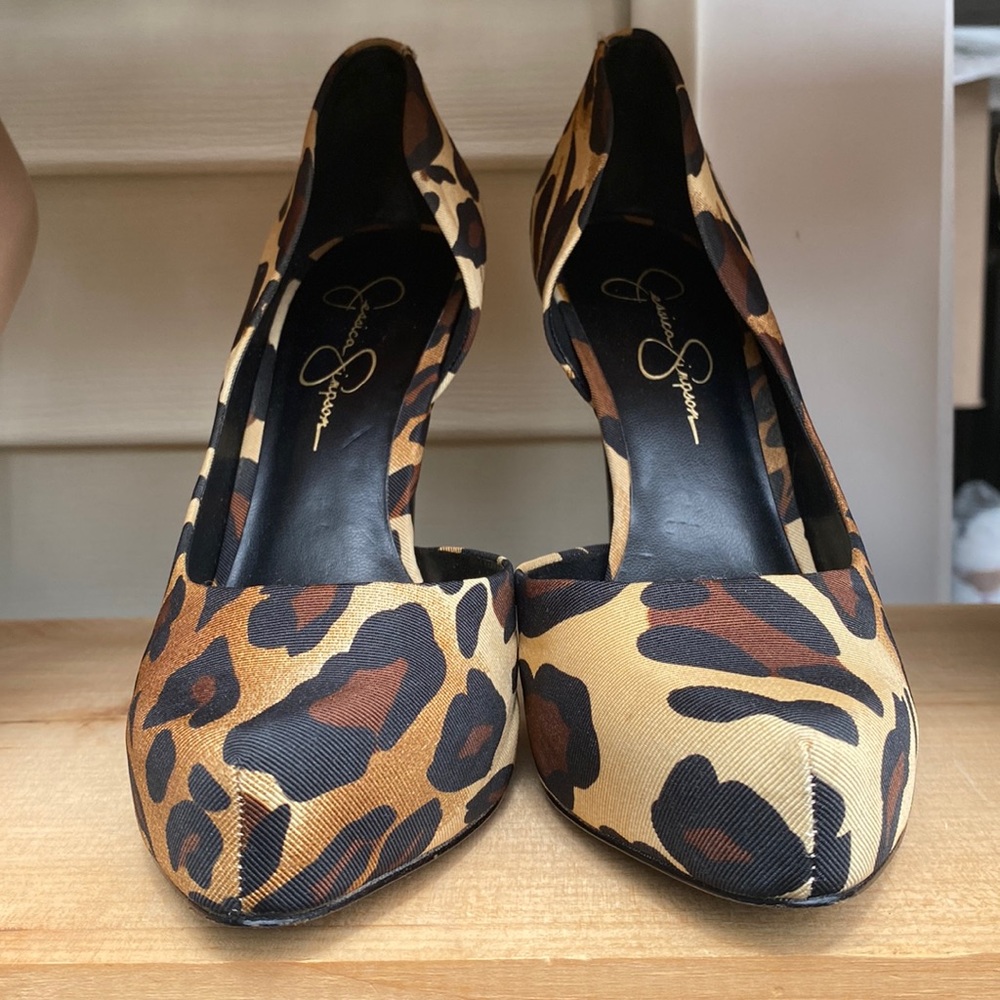 Jessica Simpson leopard seals